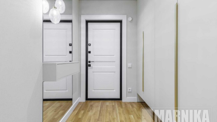 Классика с итальянской фрезеровкой: входная и межкомнатные двери, порталы и плинтуса