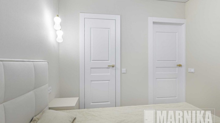 Классика с итальянской фрезеровкой: входная и межкомнатные двери, порталы и плинтуса