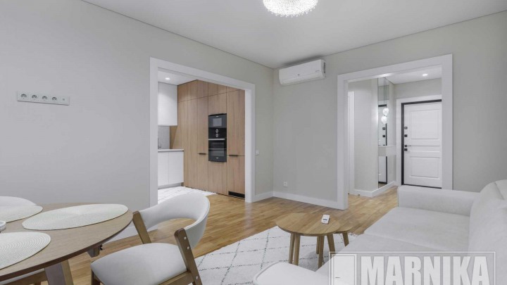 Классика с итальянской фрезеровкой: входная и межкомнатные двери, порталы и плинтуса