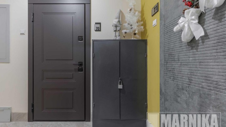 Классика с итальянской фрезеровкой: входная и межкомнатные двери, порталы и плинтуса