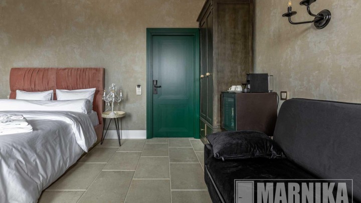 Двери для бутик-отеля: скрытые, зеркальные, маятниковые