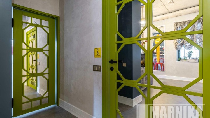 Двери для бутик-отеля: скрытые, зеркальные, маятниковые