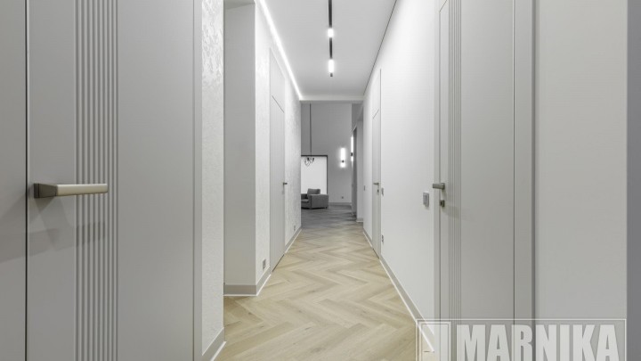 Современные двери с фрезеровкой и фальш-панелями