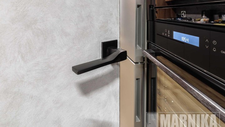 Дверь-книга, двери скрытого монтажа, входная дверь в покрытии "Травертин"