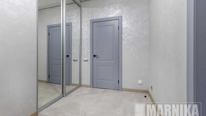 Современная классика с фигурным наличником