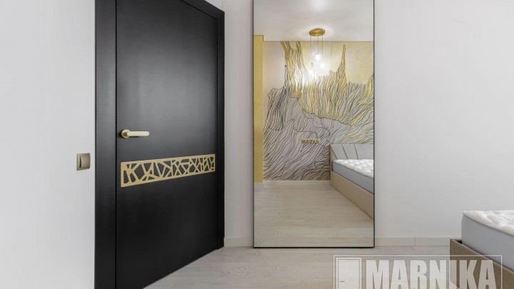 Элегантное сочетание чёрного и золота: входная и межкомнатные двери (92)