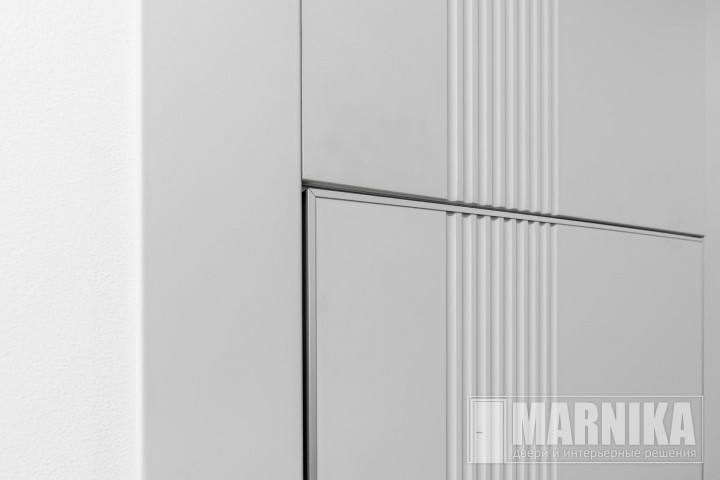 Современные двери с фрезеровкой и фальш-панелями